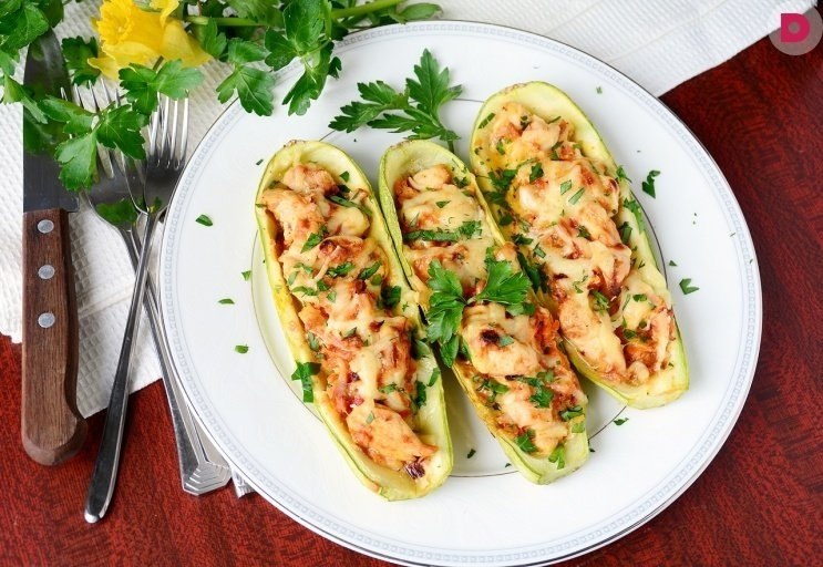 Кабачковые лодочки с курицей и яблоком .на 100грамм - 54.33 ккалБ/Ж/У - ...
