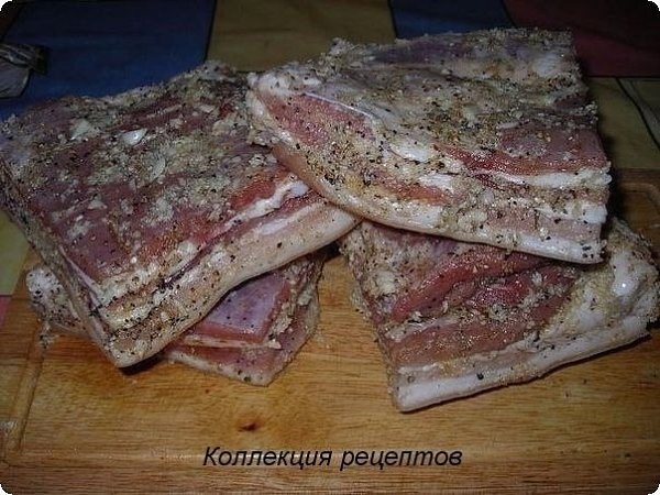 Свиная грудинка (в пакетах).Ингредиентысвиная грудинка-1.5кг.чеснок-1-2головки.чёрный перец крупного ...