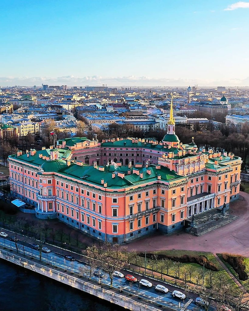 Петербургский дворец фото Михайловский замок