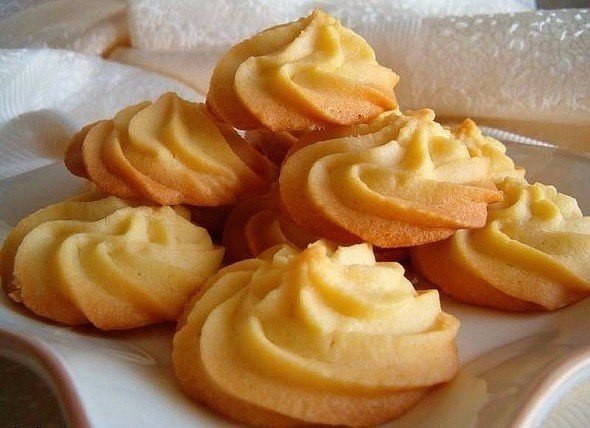 Топ-9 рецептов вкуснейшей выпечки.1. Слоёнки с творожной начинкой и изюмомИнгредиенты:- Тесто ... - 6