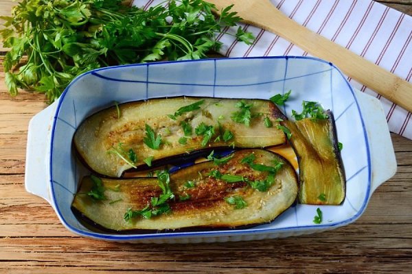 Запекаем баклажаны с сыром и куриной грудкой.Это блюдо идеально подойдет к обеду или ... - 2