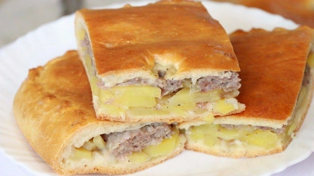 Вкусный мясной пирог.Ингредиенты: Тесто: - 250 грамм майонеза - 250 грамм сметаны - 3 яйца - 300-350 ...