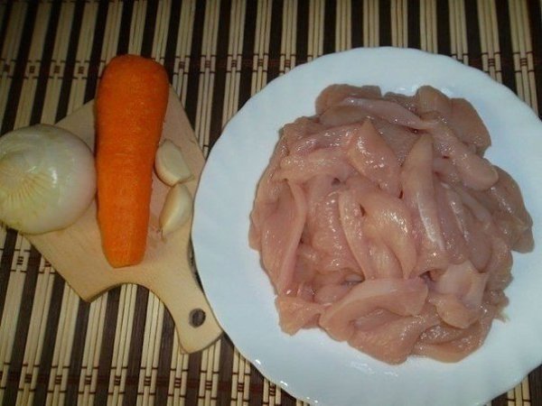 Гуляш из куриного филе.Ингредиенты:филе куриное - 500 - 600 гморковь - 1 шт.лук - 1-2 шт.чеснок - 1 ... - 2