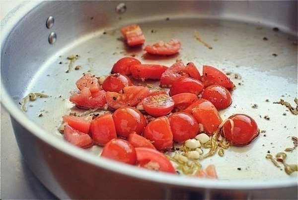 Паста с креветками, помидорами, лимоном и шпинатом.Ингредиенты:Большие креветки (разморозить, ... - 5