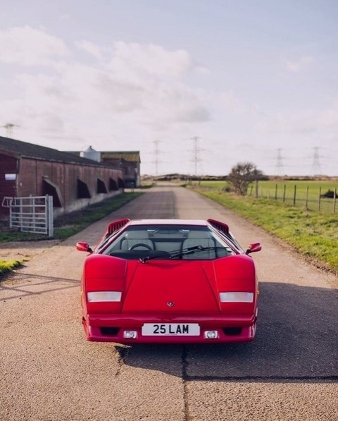 Lamborghini Countach vs Diablo! - 2