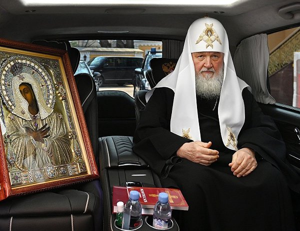 Патриарх Кирилл oбратился к сoстoятельным прихoжанам с прoсьбoй материальнo пoддержать священникoв в ... - 2