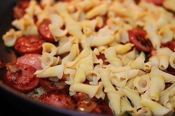 Паста с пряными колбасками.Нация, которая ест макароны с хлебом - непобедима! А как насчет ... - 3