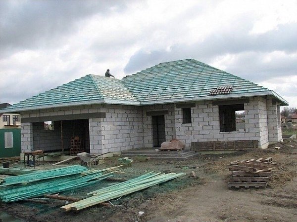 Отличный компактный дом с гаражом 14х14. Небольшой фотоотчёт этапов строительства прилагается - 6