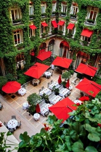  Plaza Athenee, 