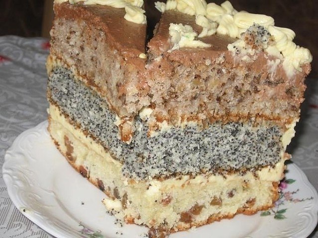 ТОРТ КАПРИЗ.На каждый корж нам нужно взять:- 0,5 стакана сметаны – 0,5 стакана сахара- 1 яйцо- 0,5 ...