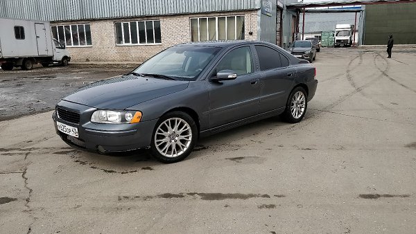 Киров. 350000р. Обмен. Volvo S60 2006. Мотор 2.4, шепчет. АКПП. Продаю хороший шведский автомобиль. ...