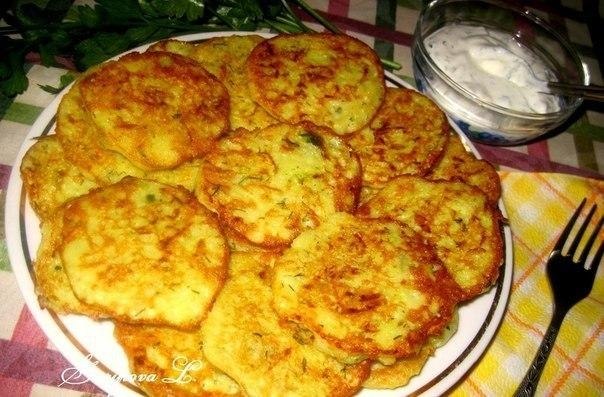 Картофельно-кабачковые оладьи.Кабачок (или цуккини) – 200 гр.Картофель – 200 гр.Лук репчатый – 1 ...