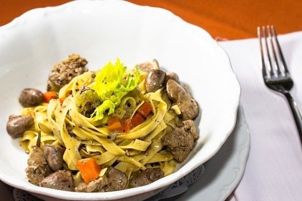 Паста с куриными сердечками и печенью.Ингредиенты: Сердечки куриные — 100 г Печень куриная — 100 г ...