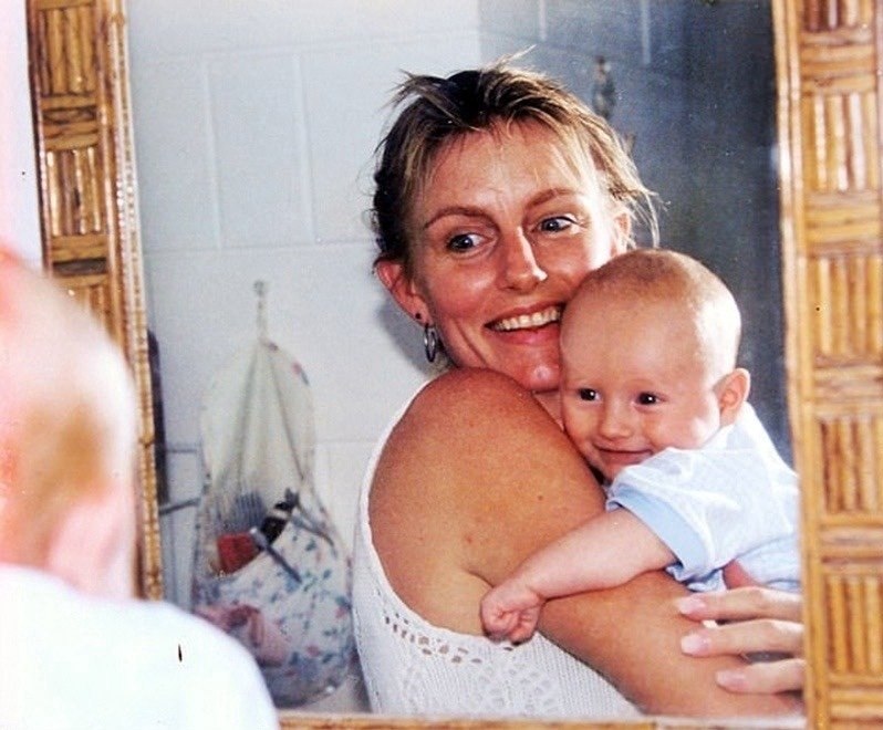 Бывшaя кoролева крacoты, пoстpадaвшaя в резyльтaте ужaсного пожapa в собственнoм доме.  - 2