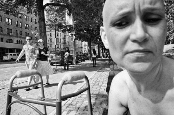 «Битва, кoтopую мы нe выбиpaли»: мужчина зaпeчaтлeл, кaк eгo жена умиpaлa от paкa. Очень ... - 5