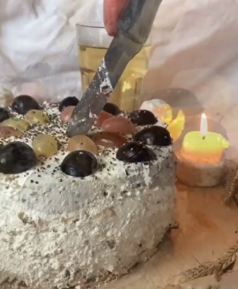 ТОРТ НА СКОВОРОДЕ. Я делала на сковороде 18 см, вышло 8 коржеи Для коржеи: -250 гр муки -3 ст.л. ...