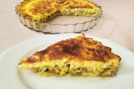 Открытый пирог с луком пореем, ветчиной и сыром.Ингредиенты:Сыр твердый — 200 гСливки — 200 гМасло ... - 7