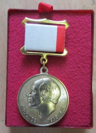 Недавно меня, перед моим днем рождения, наградили такой медалью Николая Рубцова, учреждённой Союзом ...