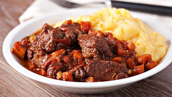 МЯСО ТУШЕНОЕ: ТОП-6 РЕЦЕПТОВ.1) Тушеное мясо с картофелем и зеленьюИНГРЕДИЕНТЫ: 300-400 г нежирной ... - 5