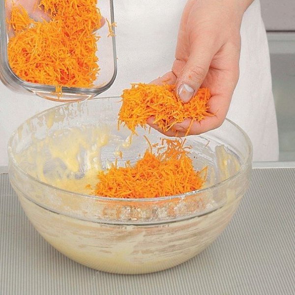 Пряный морковный кекс.Ингредиенты:Мука — 250 гМука — для посыпки формыКоричневый сахар демерара — ... - 4