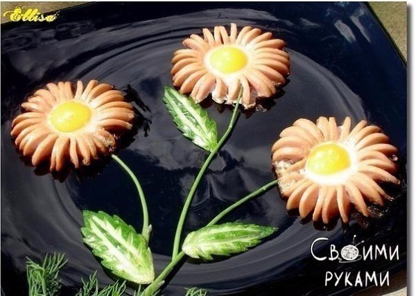 Вкусные ромашки из сосисок и яиц на завтрак.