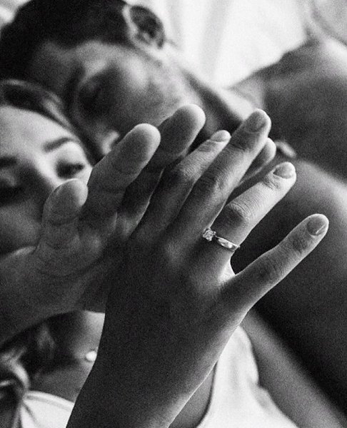 У каждого мужчины где-то на свете есть женщина, созданная только для него. Она не лучше других, но ...