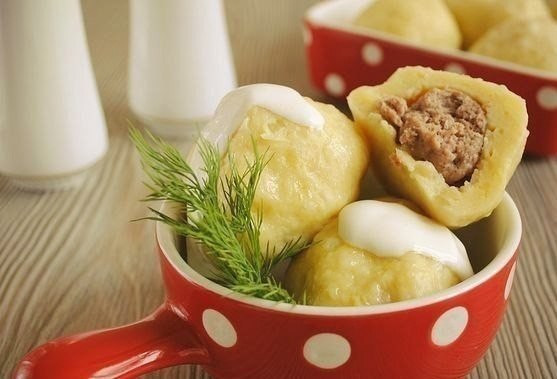 Клецки с мясом, очень просто и вкусно! Ингредиенты: - 8 картофелин - 1 стакан муки пшеничной - 2 ...