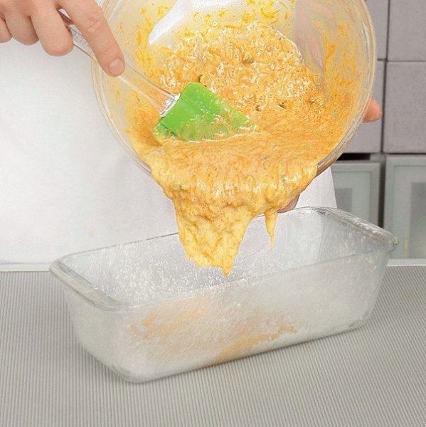Пряный морковный кекс.Ингредиенты:Мука — 250 гМука — для посыпки формыКоричневый сахар демерара — ... - 5