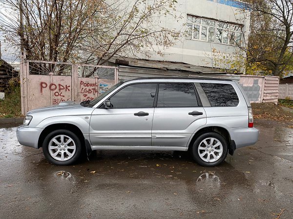 Субару форестер.2005 годОдин хозяинМотор 2.0турбо Коробка автоматМашина без вложений сел поехал2 ...
