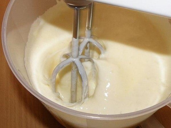 Шарлотка. Этот пирог всегда меня выручает, когда «гости на пороге», рецепт простой, выпекается ... - 4