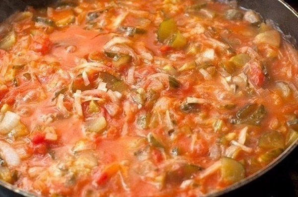 ТОП-5 ЛУЧШИХ ПЕРВЫХ БЛЮД.1) ВКУСНЫЙ БОРЩ ИНГРЕДИЕНТЫ: Мясо свиное — 700 г Свёкла — 2 шт. Картофель — ... - 5
