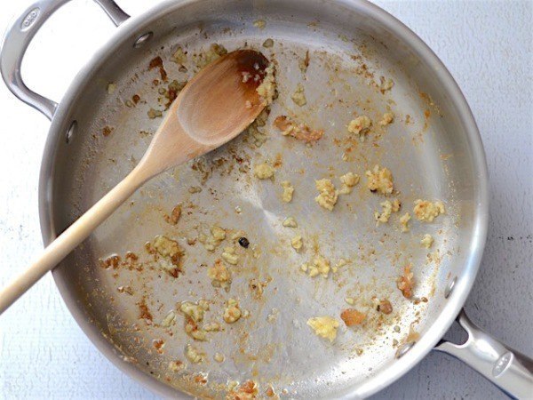 Окорочка запеченные в духовке с рисом.4 куриных бедрышка с косточками и кожей;соль и перец (черный ... - 5