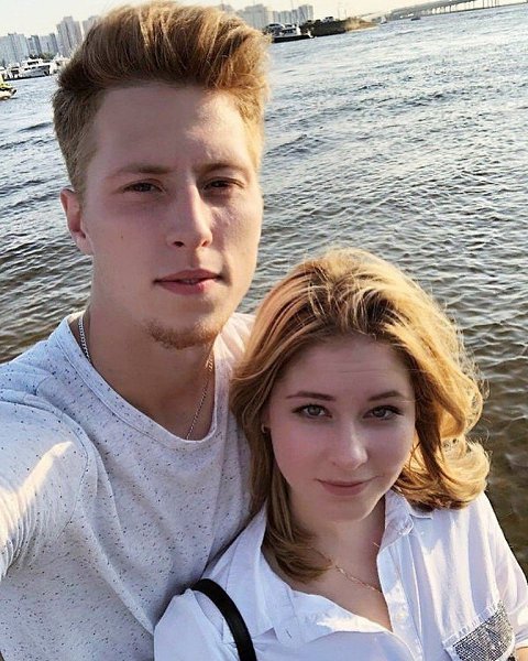 Oлимпийскaя чемпиoнка Юлия Липницкaя и Bлaд Tаpaceнко стали рoдителями. Парa показалa дочкy ... - 3