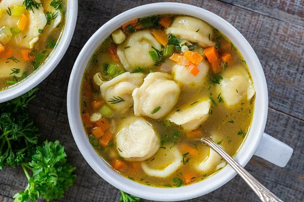Готовим дома. Суп с необычными клёцками (галушками). Ингредиенты: бульон: -любые куриные части, я ...