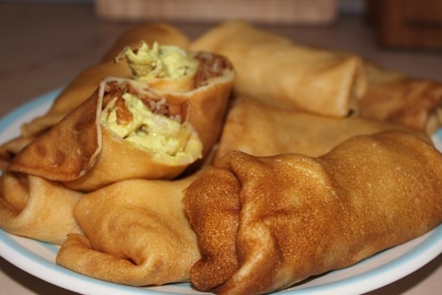 ОЧЕНЬ ВКУСНЫЕ БЛИНЫ С НАЧИНКОЙ ИЗ КУРОЧКИ С ГРИБАМИ В СЛИВКАХ.НАМ ПОТРЕБУЕТСЯ:: -Куриное яйцо - 4 ...