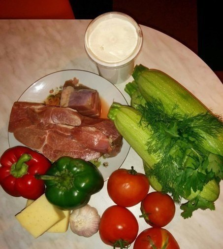 ОВОЩНАЯ ЗАПЕКАНКА .ИНГРЕДИЕНТЫ: кабачки мясо перец сыр помидорыПРИГОТОВЛЕНИЕ:Кабачки нарезать вдоль, ... - 2