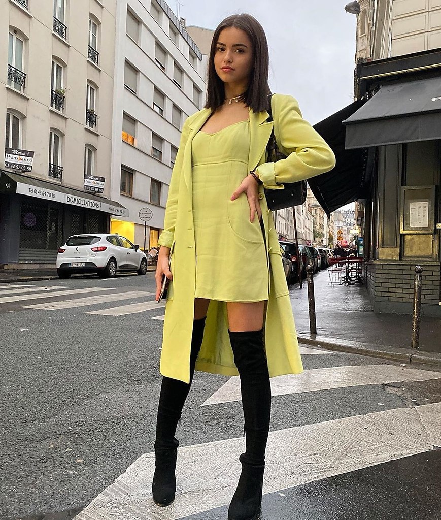 Школьница во франции, а теперь вспомни какие были у тебя... - 7