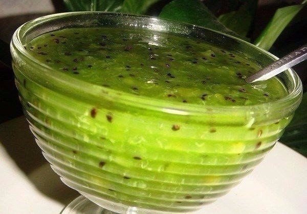 Варенье из киви очень вкусное и необычайно красивое! .Ингредиенты:5 киви1 банан1 чайная ложка ...
