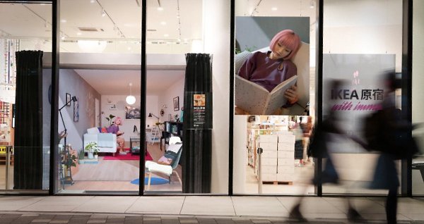 IKEA «наняла» виртуального инфлюенсера для рекламы в одном из магазинов в Токио. Прохожие три дня ...