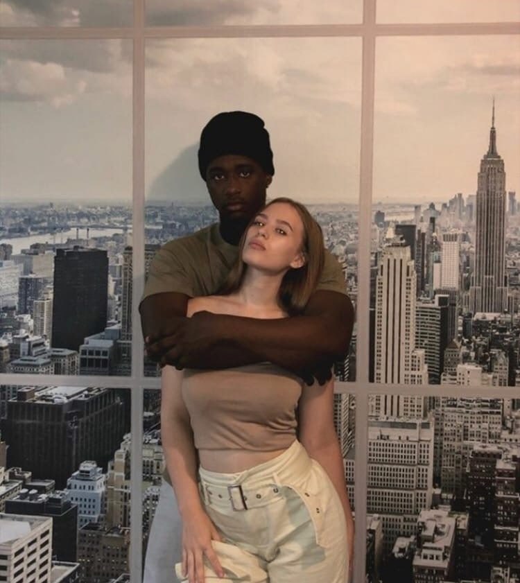 Интернациональные пары. Американские девушки. Американки внешность. Американские модели девушки. Привычки американцев.