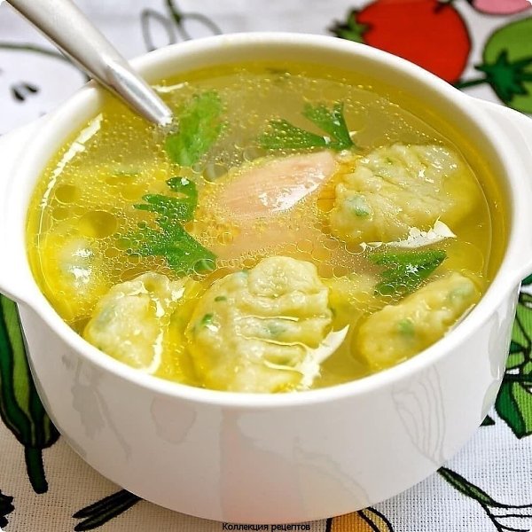 Картофельный суп с галушками.Гуща супа и бульон:600 гр. любого мяса;2 моркови (1 – для бульона, ...
