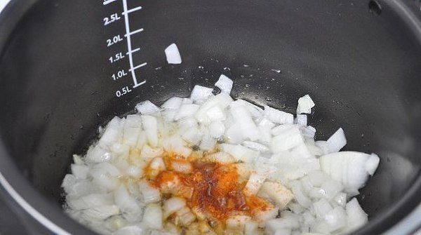 Кабачки с овощами и рисом в мультиварке. Ингредиенты: Кабачок – 1 штука, средний; Лук репчатый – 2 ... - 4