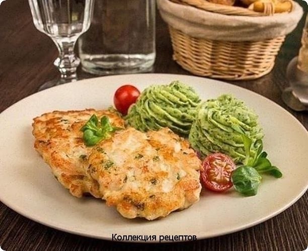 Рубленые шницели из курицы с сыром.Количество порций: 4 шт.Ингредиенты:Филе куриной грудки — 3 ...
