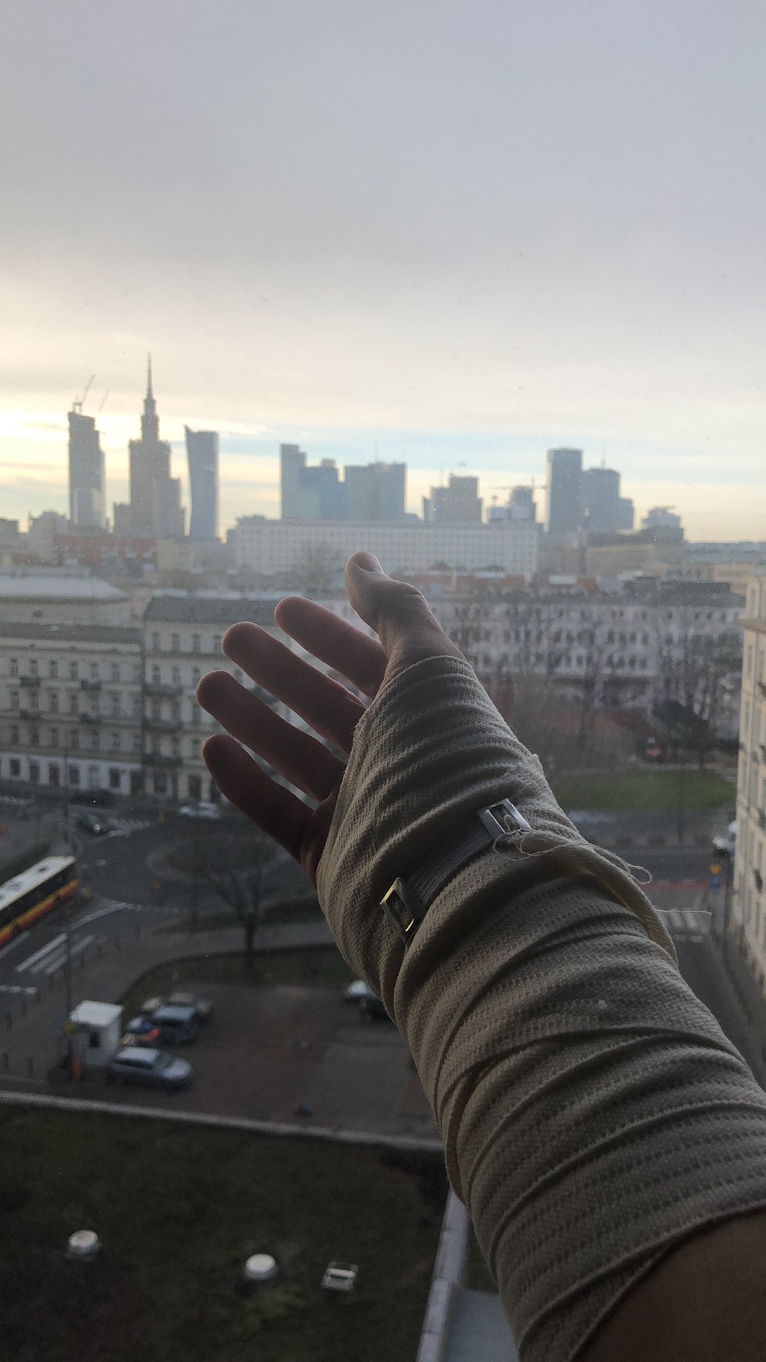   )))