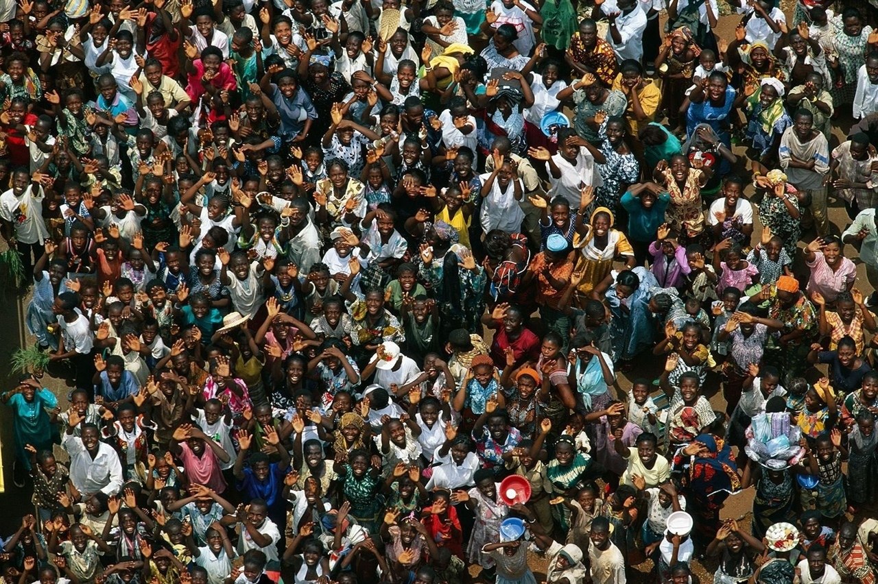 ,   . Yann Arthus-Bertrand