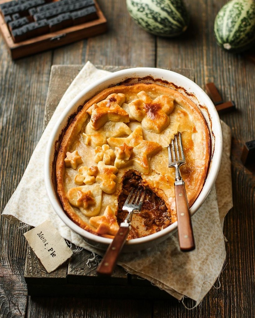 Мясной пирог .Ингредиенты:Для теста:Мука — 200 гСливочное масло, к. т. — 100 гСливочный сыр — 100 ...