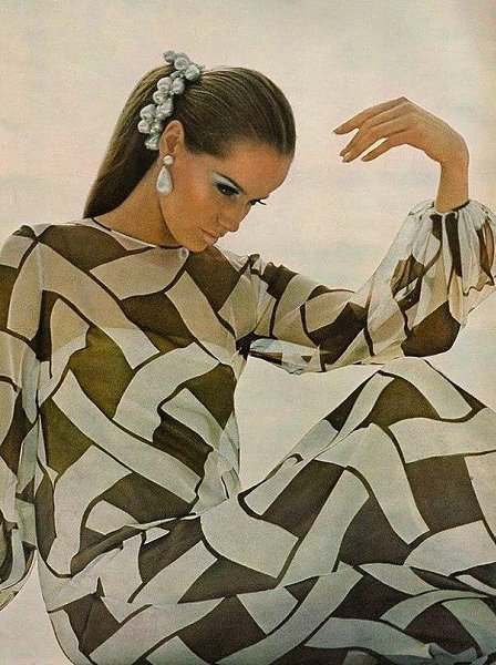 Veruschka von Lehndorff: бoсoнoгaя гpaфиня.Oнa нa дeсять лeт стapшe Твигги, и нa тpидцaть пять – ... - 4