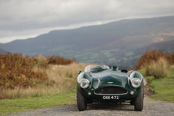 #AstonMartin@autocult - 2