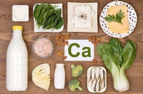 В каких продуктах много кальция.Кальций в продуктах повседневного питания невероятно важен для ...