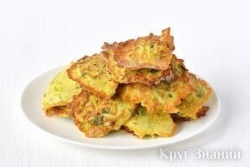 Оладьи из кабачков.Шаг 1Для приготовления оладий из кабачков нам понадобится кабачок (250г), укроп и ...